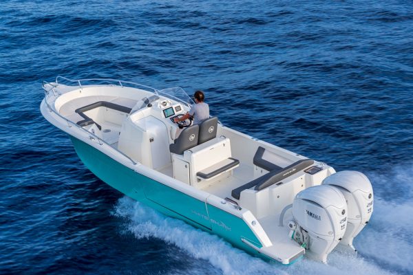 Bateau moteur hors bord White Shark 280 CC Evo - Day boat et bateau de peche francais
