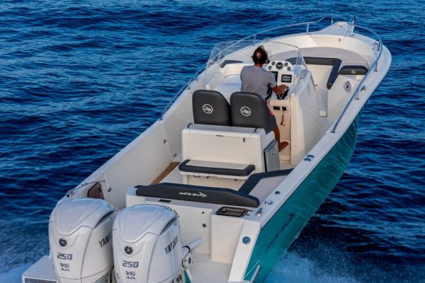 Bateau moteur hors bord White Shark 280 CC Evo - Day boat et bateau de peche francais