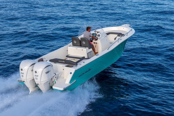 Bateau moteur hors bord White Shark 280 CC Evo - Day boat et bateau de peche francais