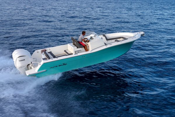 Bateau moteur hors bord White Shark 280 CC Evo - Day boat et bateau de peche francais