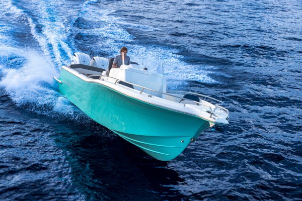 Bateau moteur hors bord White Shark 280 CC Evo - Day boat et bateau de peche francais