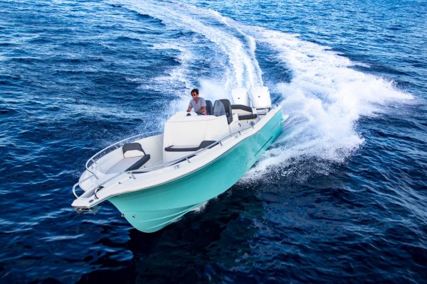 Bateau moteur hors bord White Shark 280 CC Evo - Day boat et bateau de peche francais