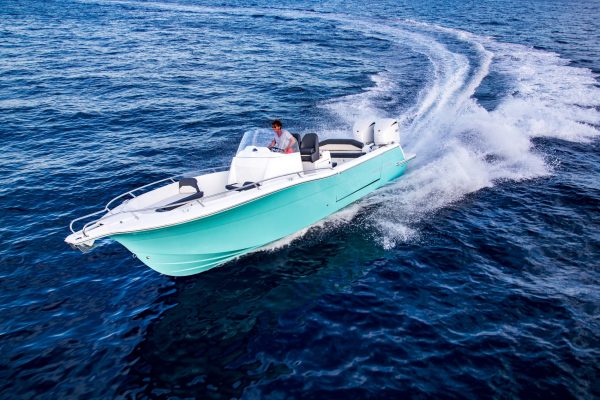Bateau moteur hors bord White Shark 280 CC Evo - Day boat et bateau de peche francais