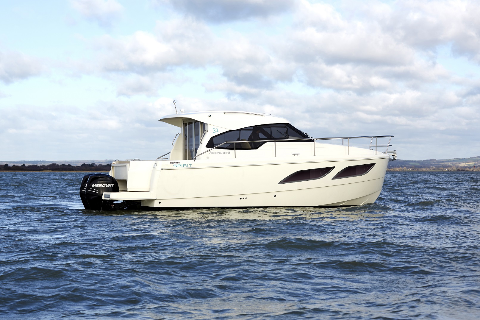 RODMAN Spirit 31 - Bateau à moteurs hors bord