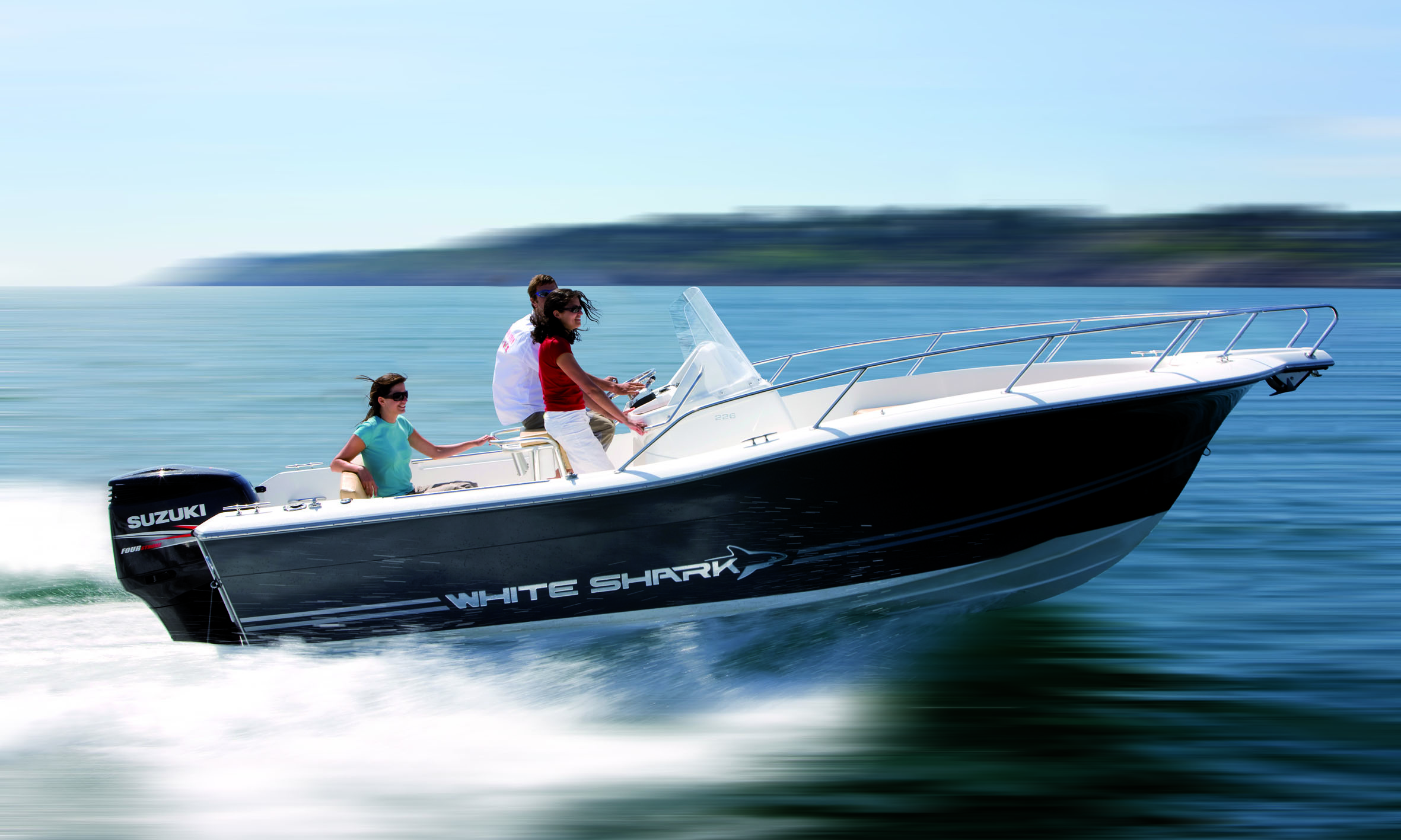 White Shark 226 - Bateau à moteur hors bord
