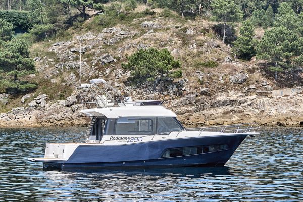 Rodman 1290 Evolution- Bateau de pêche et de croisière avec flybridge