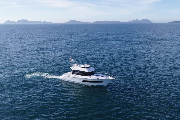 Rodman 1290 Evolution- Bateau de pêche et de croisière avec flybridge
