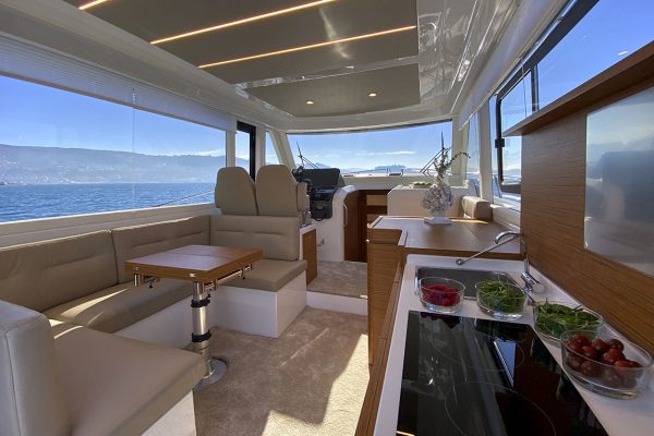 Rodman 1290 Evolution- Bateau de pêche et de croisière avec flybridge