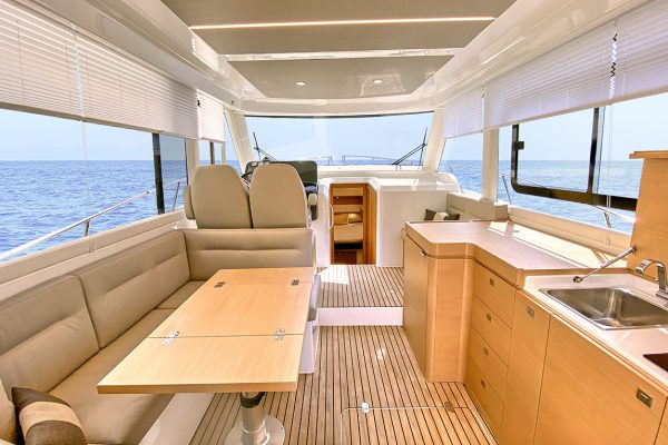 Rodman 1290 Evolution- Bateau de pêche et de croisière avec flybridge