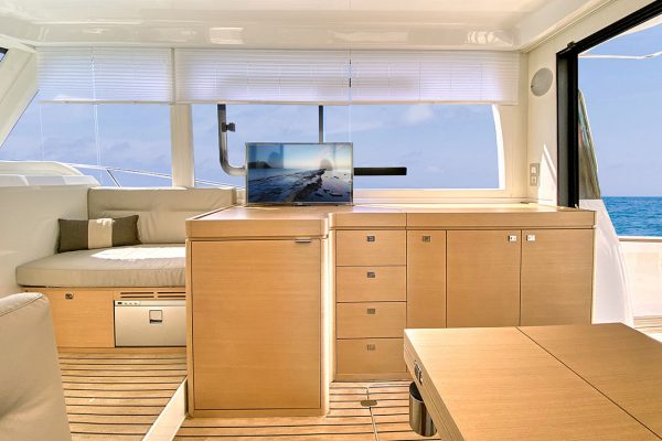 Rodman 1290 Evolution- Bateau de pêche et de croisière avec flybridge