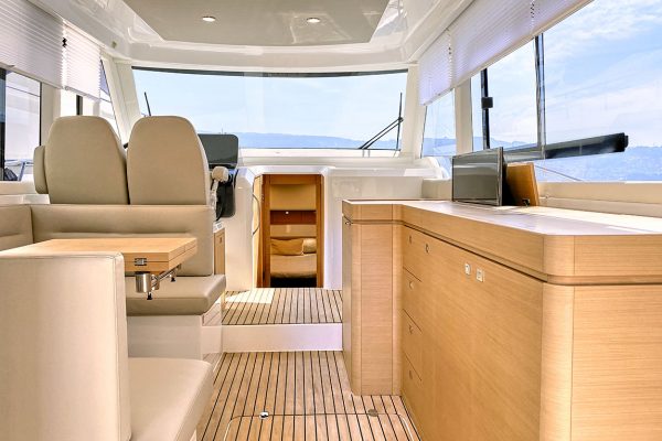 Rodman 1290 Evolution- Bateau de pêche et de croisière avec flybridge