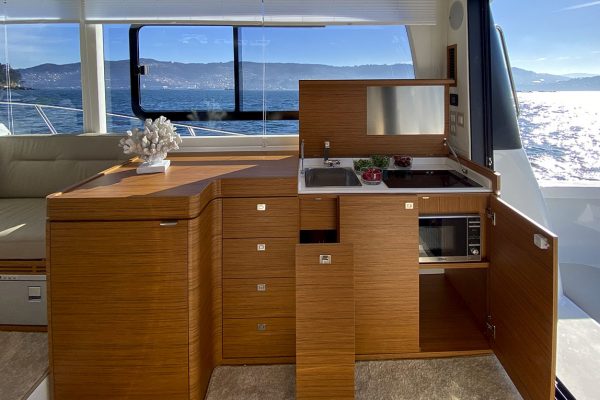 Rodman 1290 Evolution- Bateau de pêche et de croisière avec flybridge