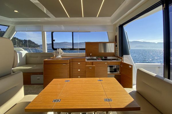 Rodman 1290 Evolution- Bateau de pêche et de croisière avec flybridge