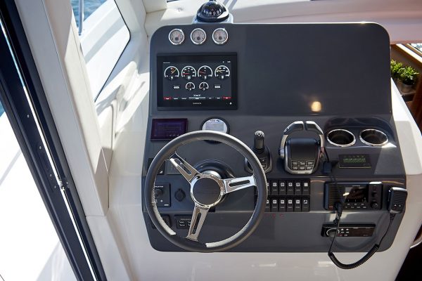 Rodman 1290 Evolution- Bateau de pêche et de croisière avec flybridge