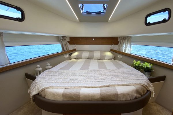 Rodman 1290 Evolution- Bateau de pêche et de croisière avec flybridge