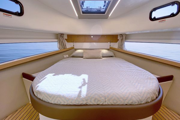 Rodman 1290 Evolution- Bateau de pêche et de croisière avec flybridge