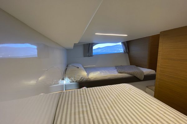 Rodman 1290 Evolution- Bateau de pêche et de croisière avec flybridge