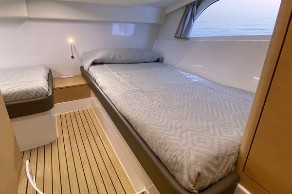 Rodman 1290 Evolution- Bateau de pêche et de croisière avec flybridge