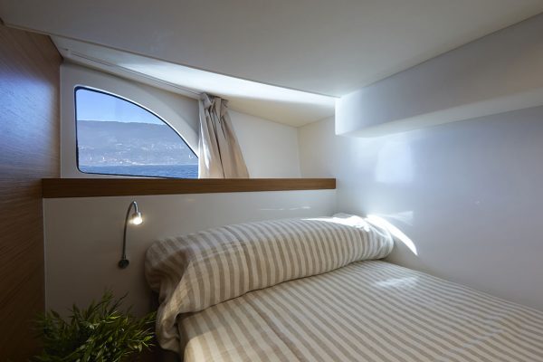 Rodman 1290 Evolution- Bateau de pêche et de croisière avec flybridge