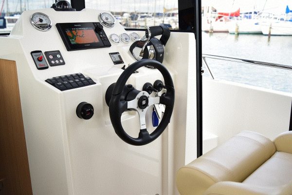 RODMAN 890 Ventura - Bateau moteur pêche et plaisance