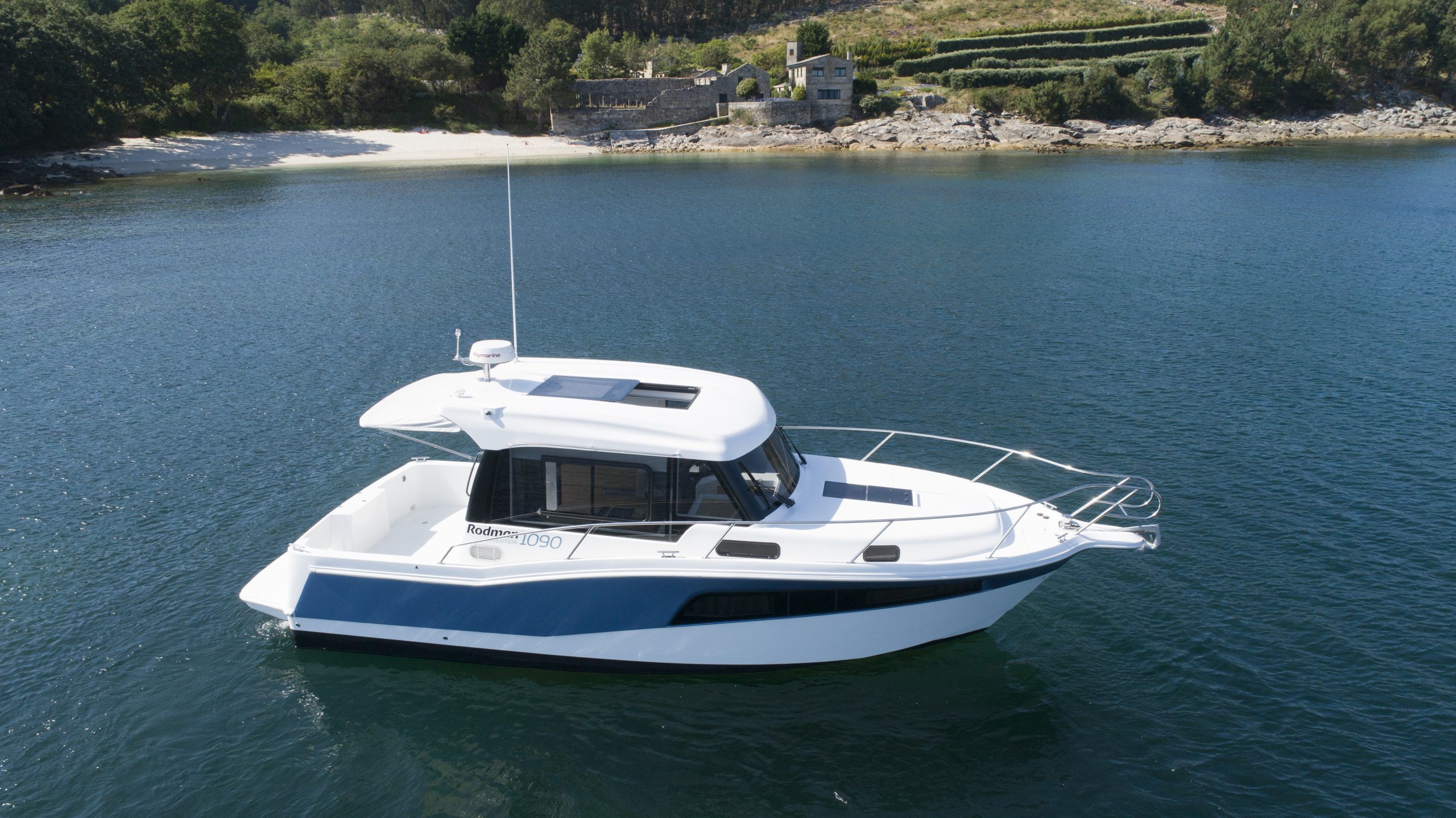 RODMAN 1090 Ventura - bateau moteur pêche et plaisance