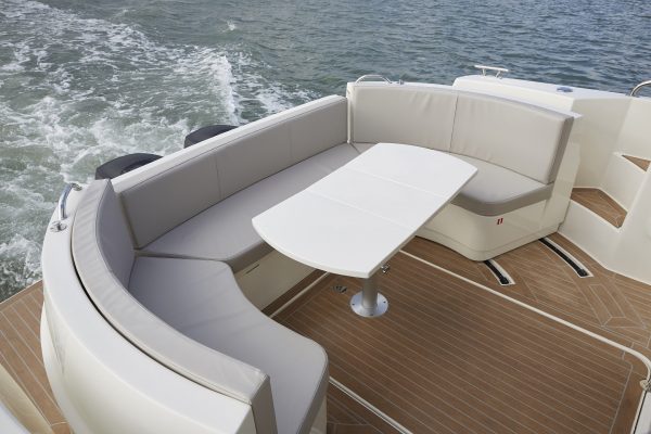 RODMAN Spirit 31 - bateau moteur hors-bord pour la pêche et la plaisance