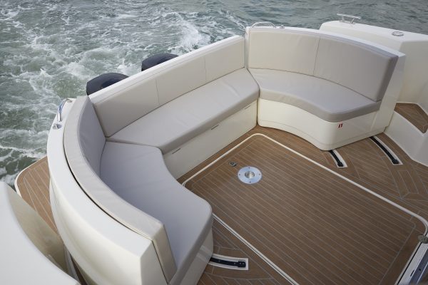 RODMAN Spirit 31 - bateau moteur hors-bord pour la pêche et la plaisance