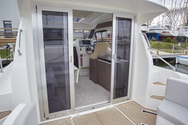 RODMAN Spirit 31 - bateau moteur hors-bord pour la pêche et la plaisance