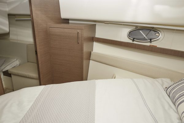 RODMAN Spirit 31 - bateau moteur hors-bord pour la pêche et la plaisance