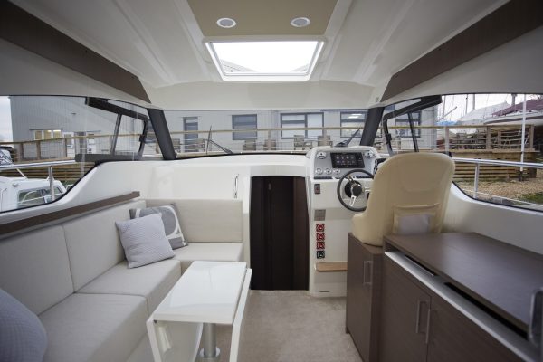 RODMAN Spirit 31 - bateau moteur hors-bord pour la pêche et la plaisance