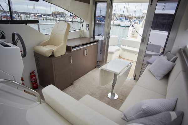RODMAN Spirit 31 - bateau moteur hors-bord pour la pêche et la plaisance