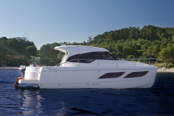 RODMAN Spirit 31 - bateau moteur hors-bord pour la pêche et la plaisance