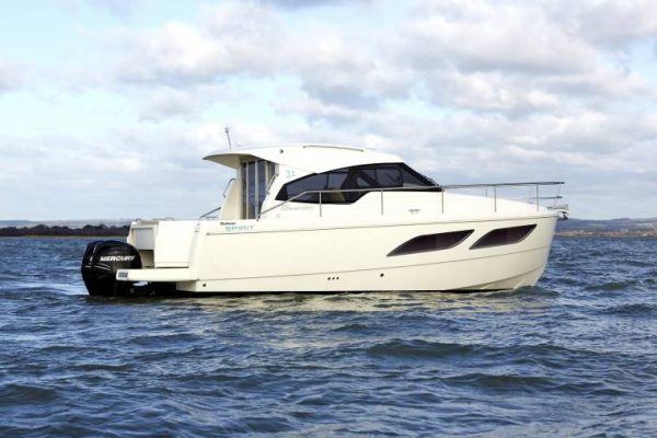 RODMAN Spirit 31 - bateau moteur hors-bord pour la pêche et la plaisance