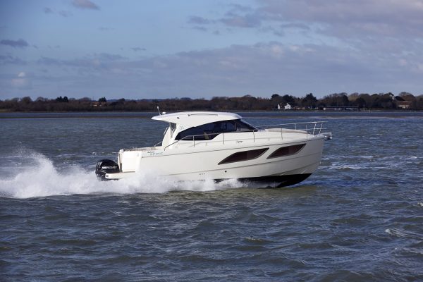 RODMAN Spirit 31 - bateau moteur hors-bord pour la pêche et la plaisance