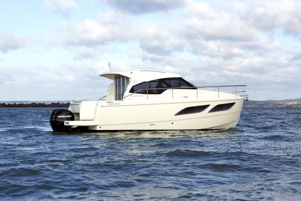 RODMAN Spirit 31 - bateau moteur hors-bord pour la pêche et la plaisance