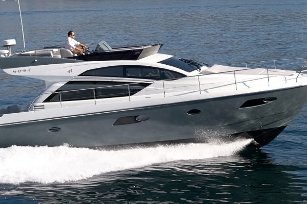 RODMAN Muse 44 - bateau moteur pour la pêche et la plaisance