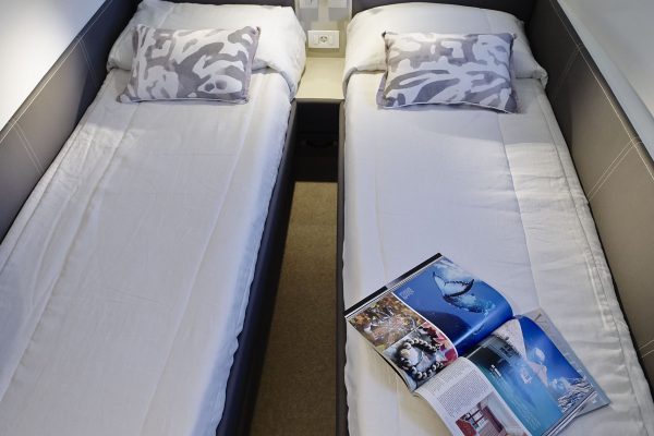 RODMAN Muse 44 - bateau moteur pour la pêche et la plaisance