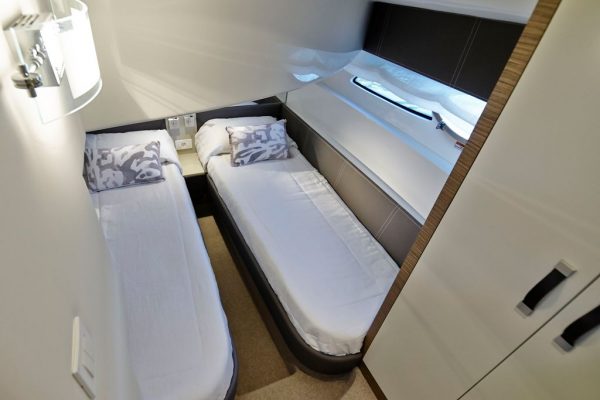 RODMAN Muse 44 - bateau moteur pour la pêche et la plaisance