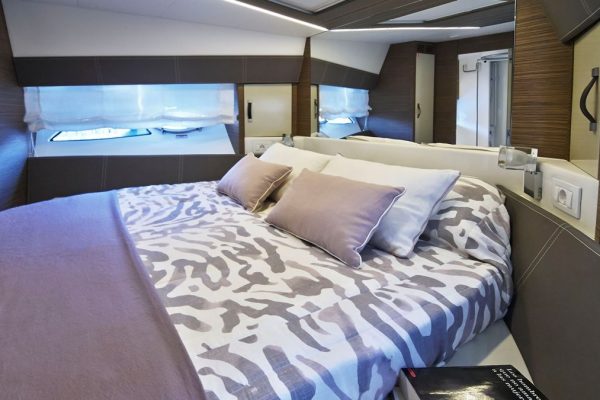 RODMAN Muse 44 - bateau moteur pour la pêche et la plaisance