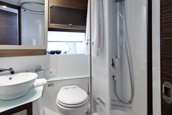 RODMAN Muse 44 - bateau moteur pour la pêche et la plaisance