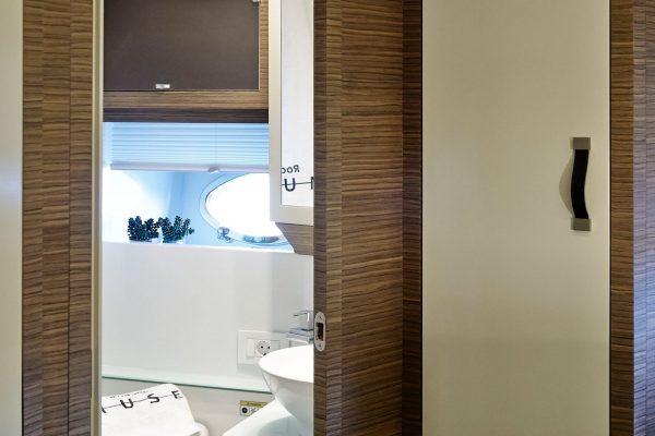 RODMAN Muse 44 - bateau moteur pour la pêche et la plaisance