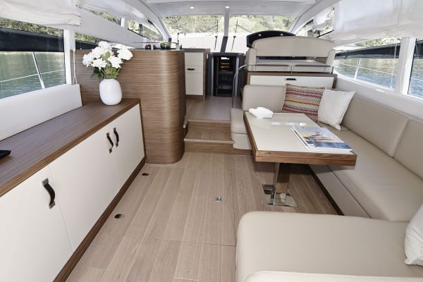 RODMAN Muse 44 - bateau moteur pour la pêche et la plaisance