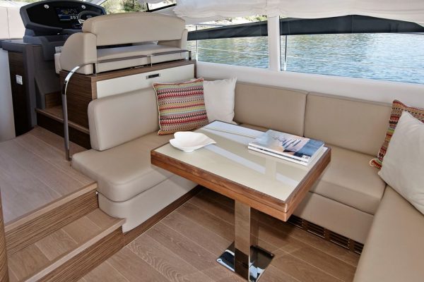 RODMAN Muse 44 - bateau moteur pour la pêche et la plaisance