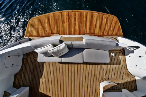 RODMAN Muse 44 - bateau moteur pour la pêche et la plaisance