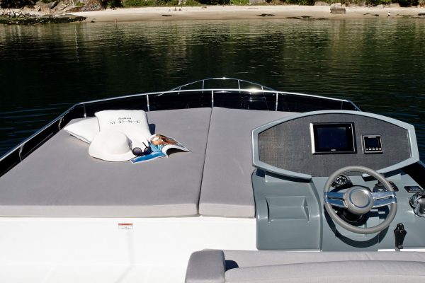 RODMAN Muse 44 - bateau moteur pour la pêche et la plaisance