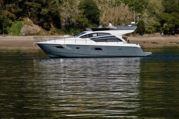 RODMAN Muse 44 - bateau moteur pour la pêche et la plaisance