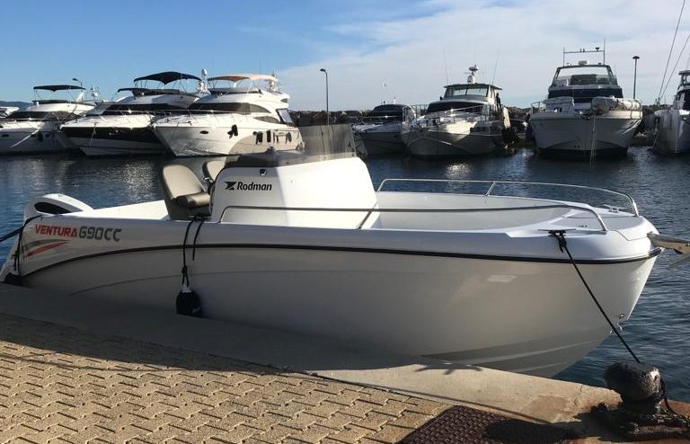 Le RODMAN 690CC Verado, durant les essais de Moteur Boat à Hyères le 18 janvier 2023