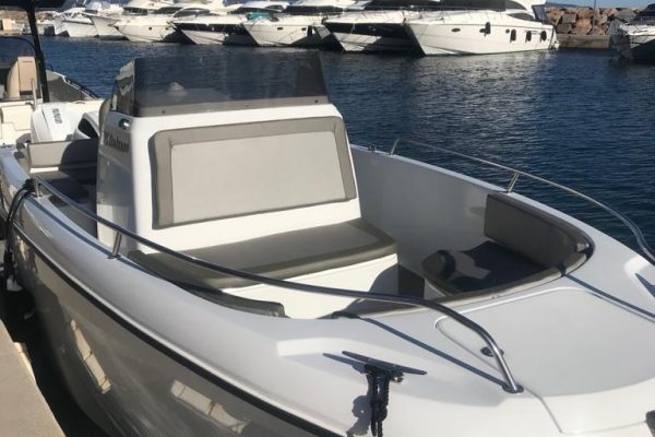 Le RODMAN 690CC Verado, durant les essais de Moteur Boat à Hyères le 18 janvier 2023 Le RODMAN 690CC Verado, durant les essais de Moteur Boat à Hyères le 18 janvier 2023
