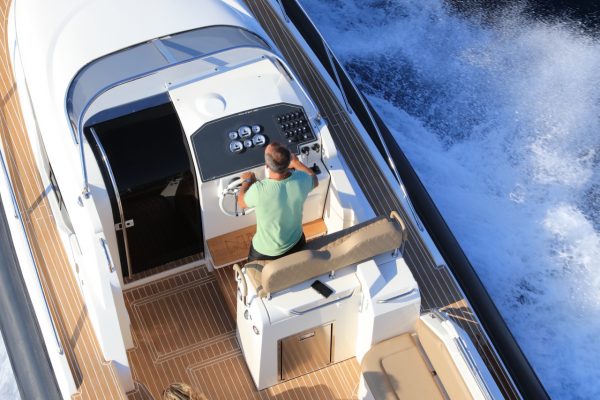NUOVA JOLLY Prince 33 Sport Cabin - Semi rigide luxe habitable avec moteur hors-bord