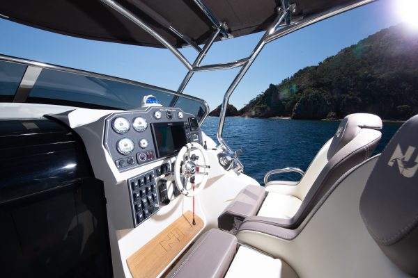 NUOVA JOLLY Prince 38 Sport Cabin - Semi rigide luxe habitable avec moteur hors-bord
